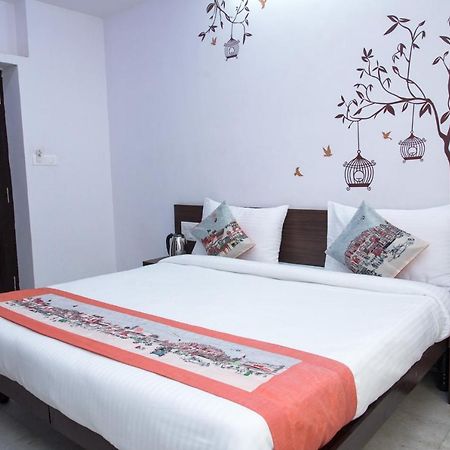 Oyo 14118 Hotel Kalika Palace Udaipur Exterior photo