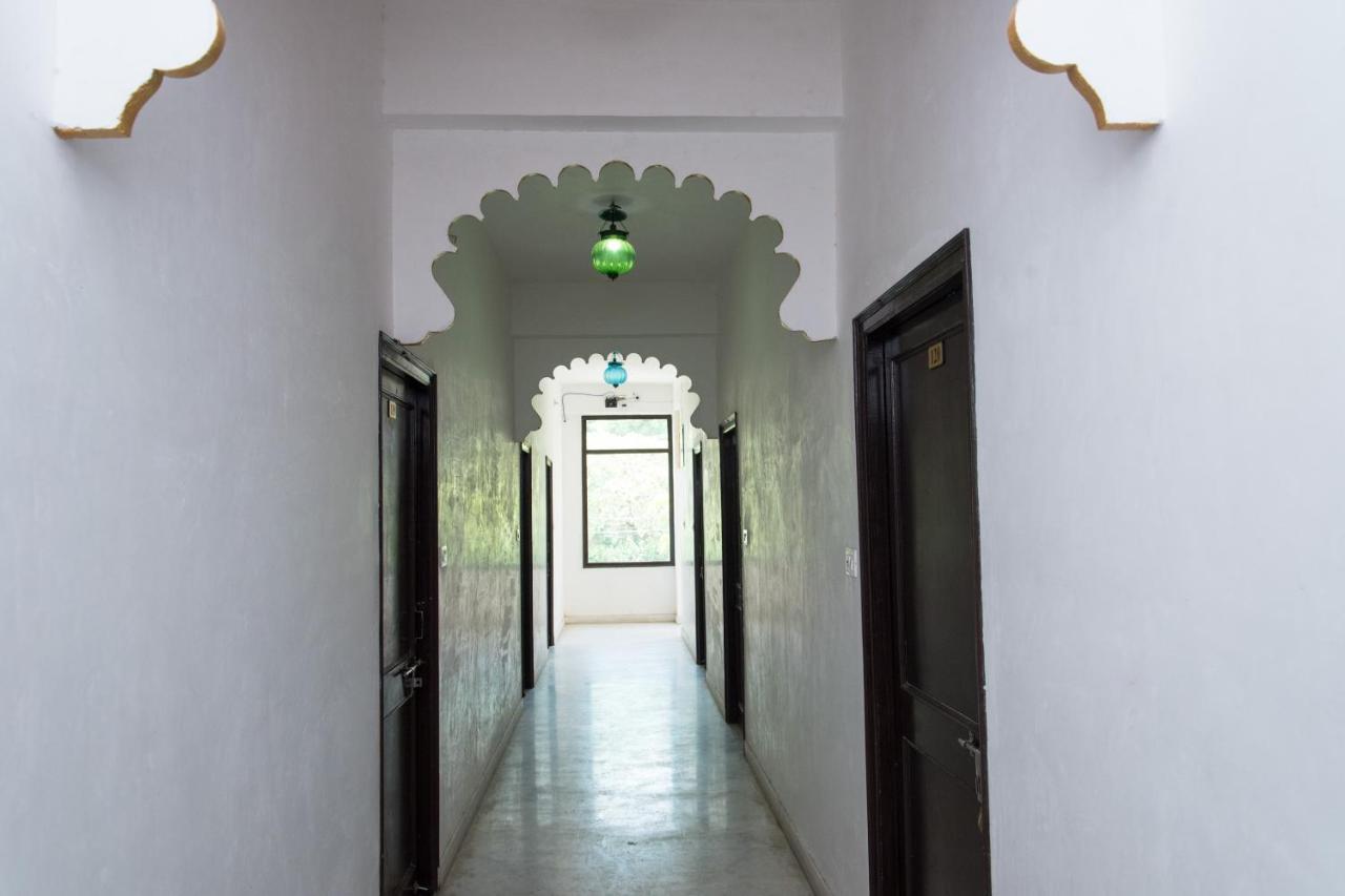 Oyo 14118 Hotel Kalika Palace Udaipur Exterior photo