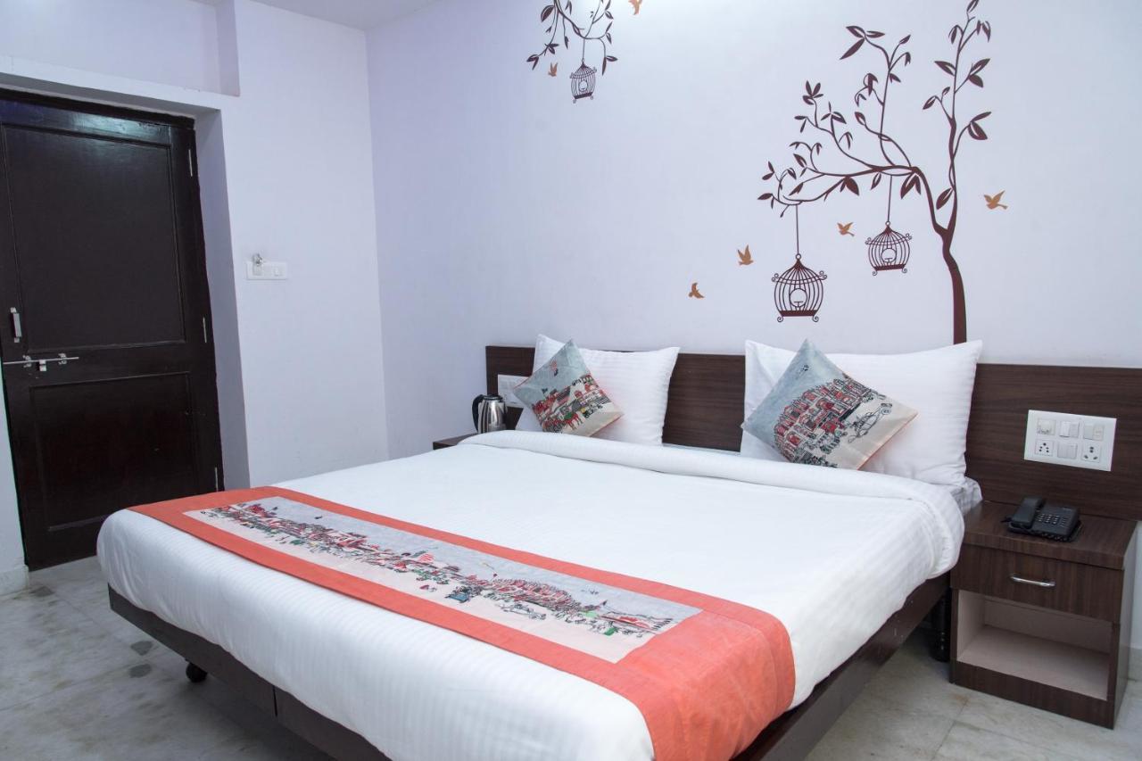 Oyo 14118 Hotel Kalika Palace Udaipur Exterior photo